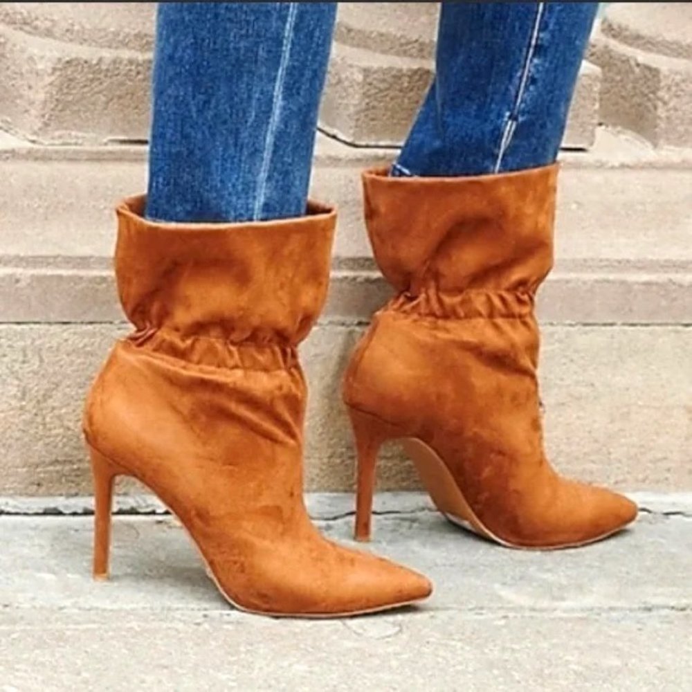 NWT Express Tan Suede Pointed Toe Slouch Western Ankle Boots $88 Sz. 9.5